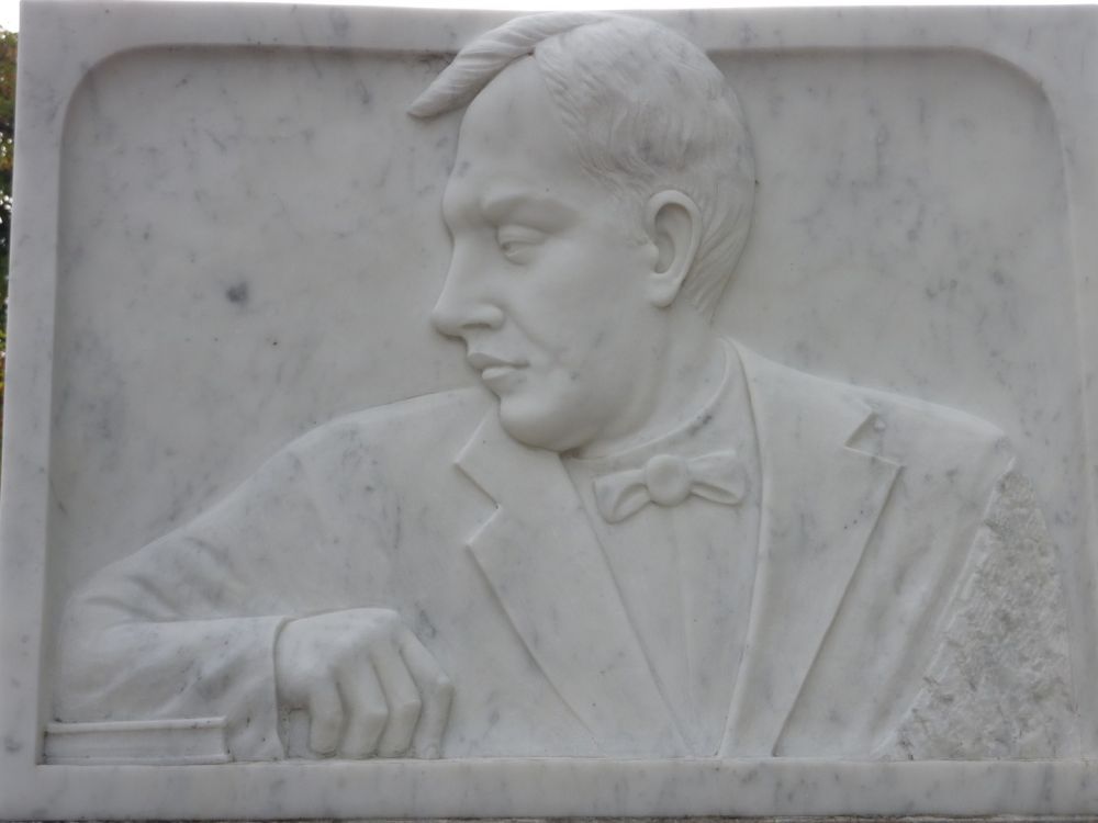 File:Grave of Alexander Alekhine in Paris.JPG - Wikimedia Commons